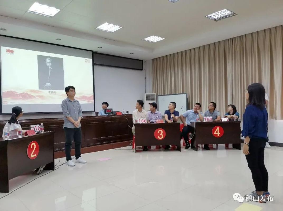 同时,为了培养锻炼年轻党员干部,活动坚持不用"外援",从活动策划,课件